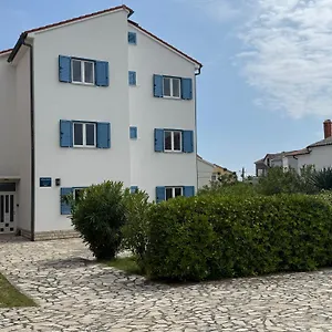 Theresa Apartment